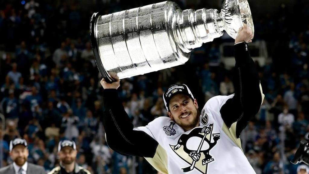 picture of sidney crosby with cup