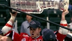 picture of jason arnott with trophy