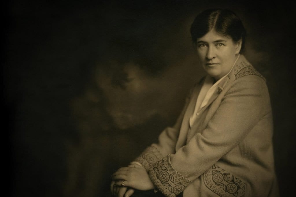 old picture of Willa Sibert Cather