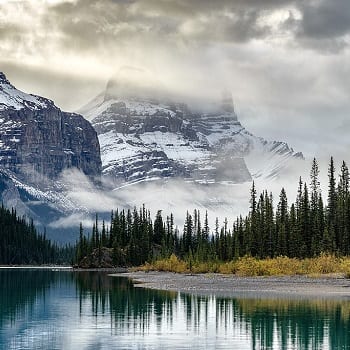 picture of maligne lake