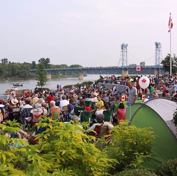 picture of water front concert