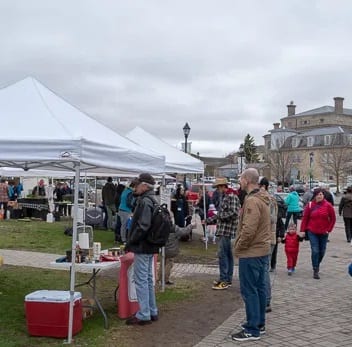 picture of farmer market