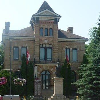 picture of court house